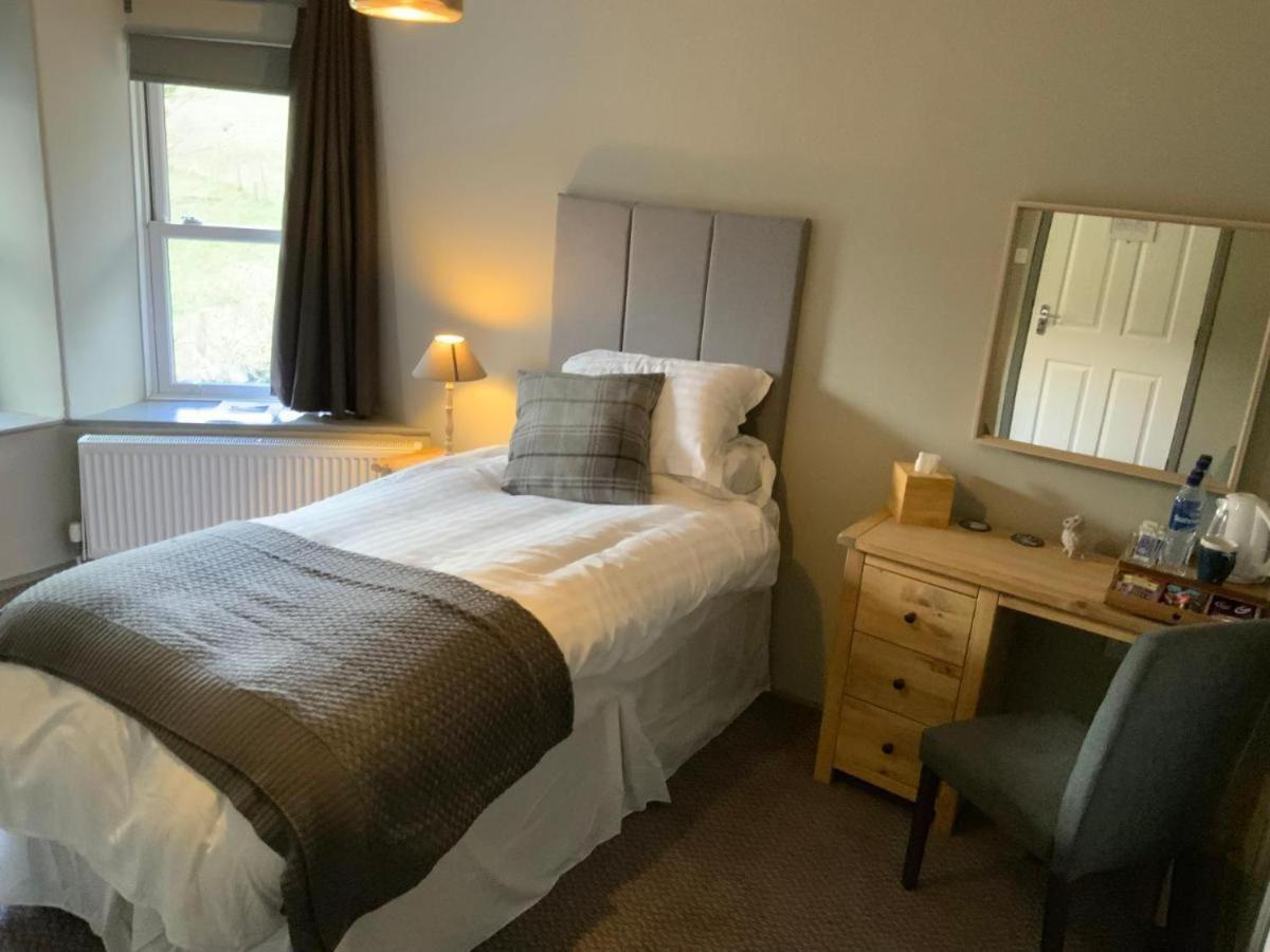 The Sun Inn Troutbeck Bridge Room photo